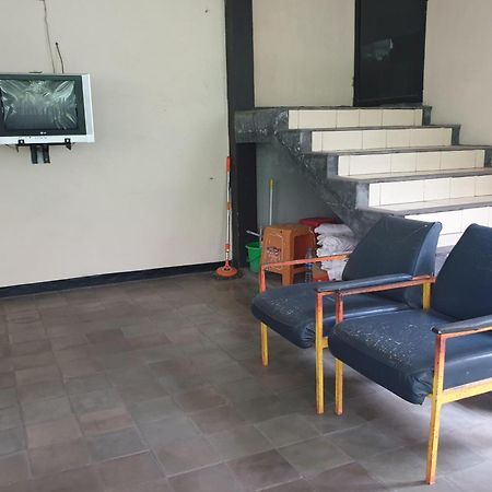 Oyo Life 2090 Ratna Backpacker Syariah Hotel Probolinggo Kültér fotó