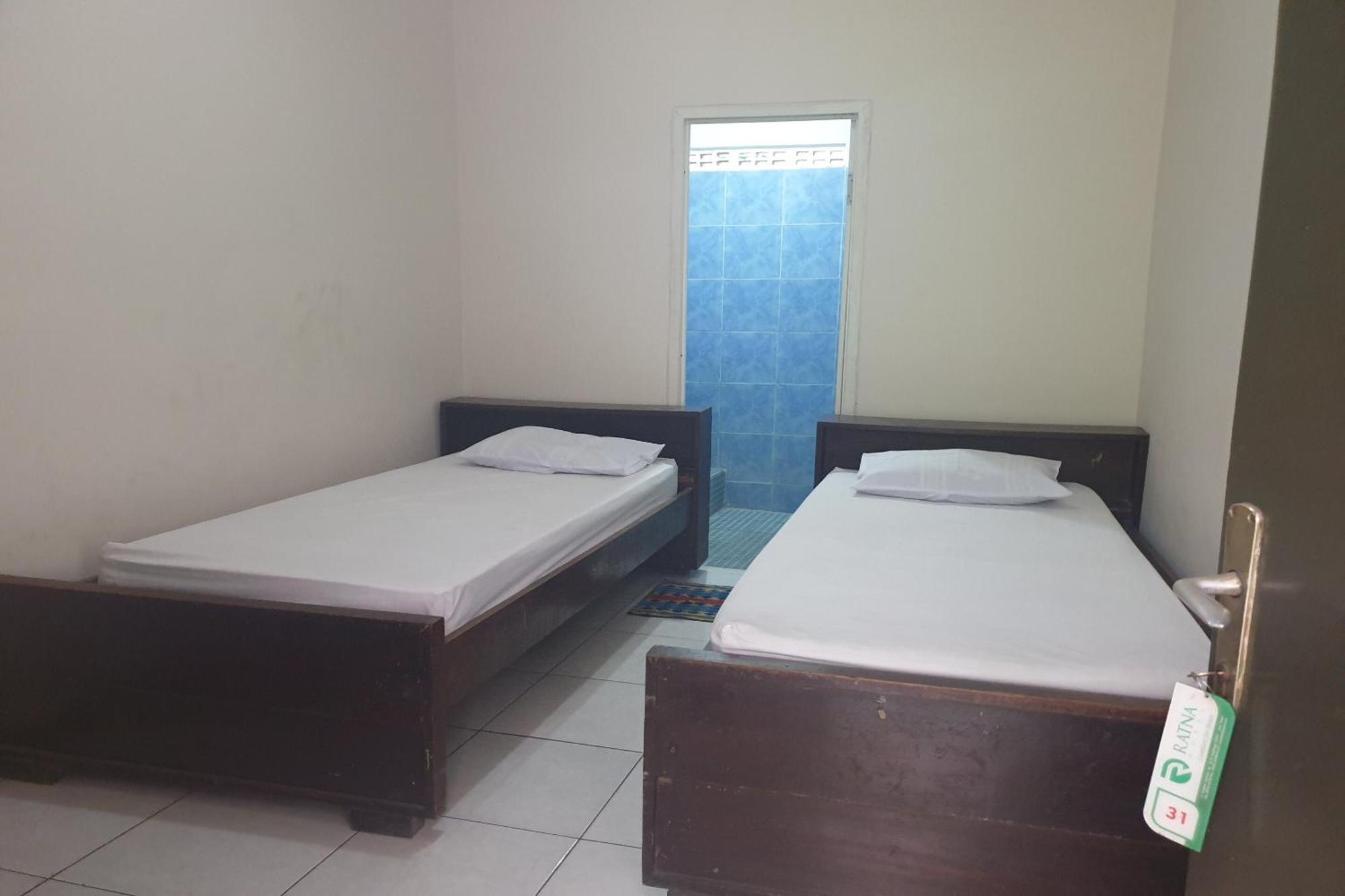 Oyo Life 2090 Ratna Backpacker Syariah Hotel Probolinggo Kültér fotó