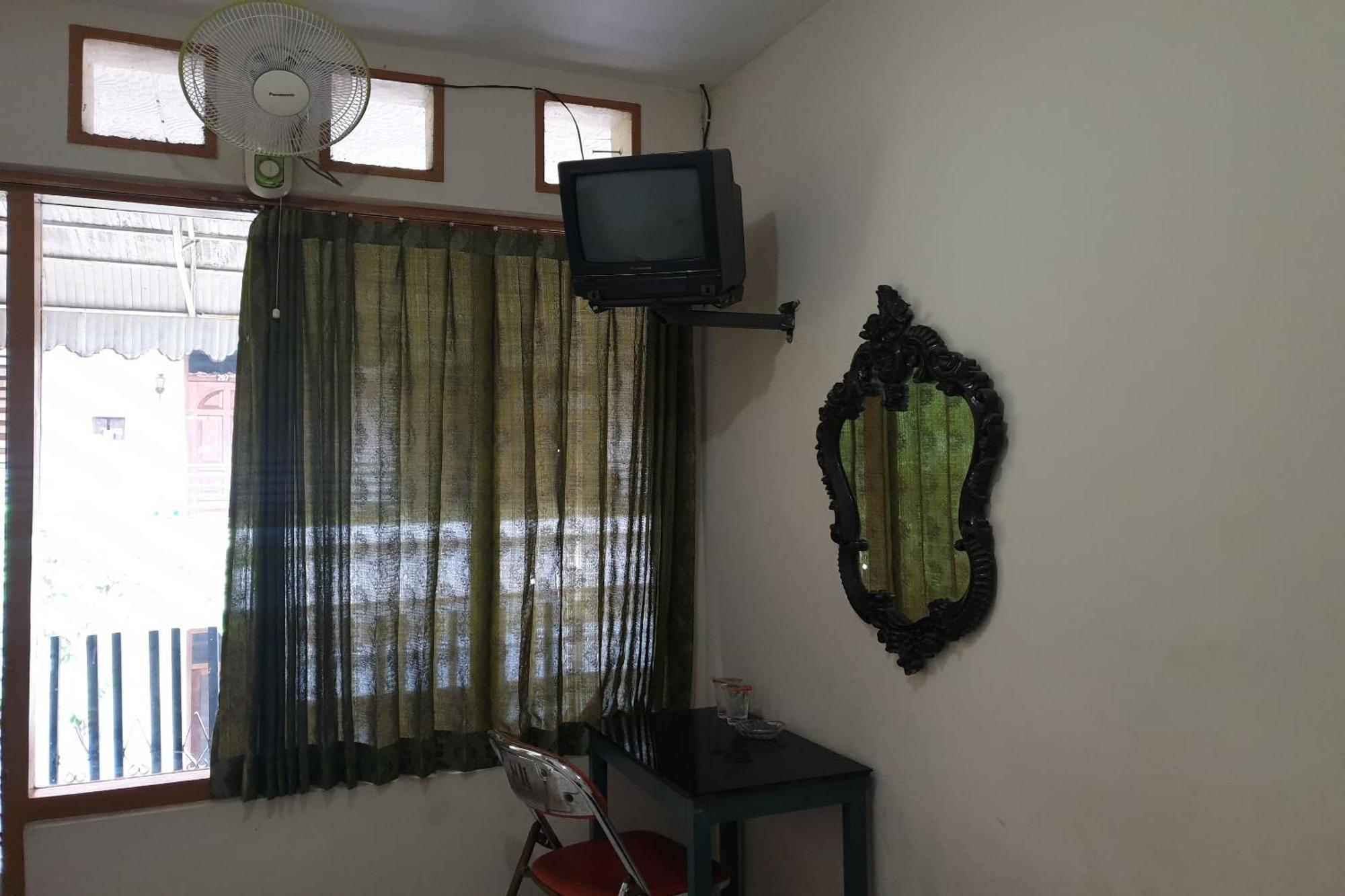 Oyo Life 2090 Ratna Backpacker Syariah Hotel Probolinggo Kültér fotó
